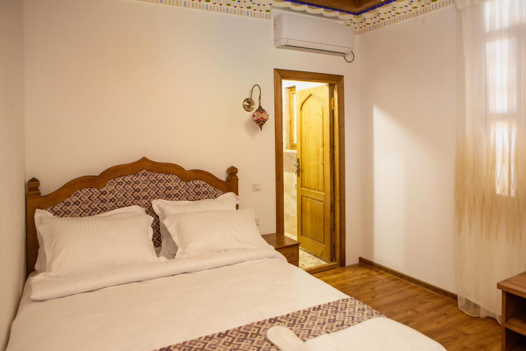 Istat Boutique Hotel Bukhara Bagian luar foto